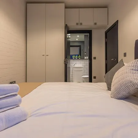 Cosy 1bd Flat 10 Mins To Station! * ليدز