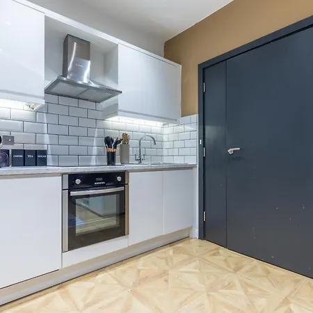 Cosy 1bd Flat 10 Mins To Station! Λιντς