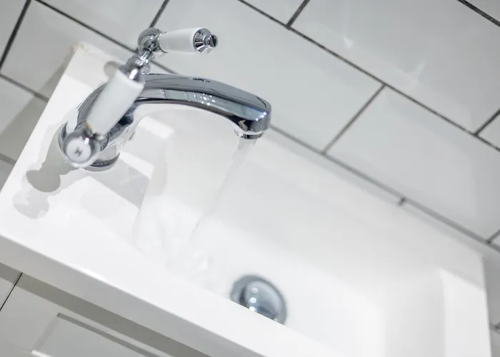 Апартаменти Cosy 1bd Flat 10 Mins To Station! *